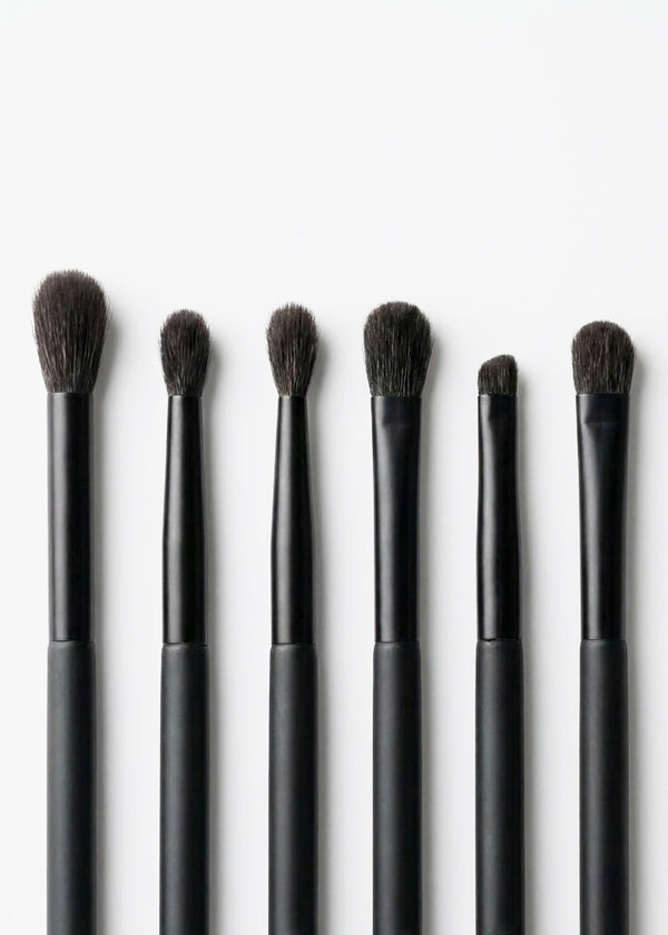 Artisan Eye Set •
Professional blending & placement brushes